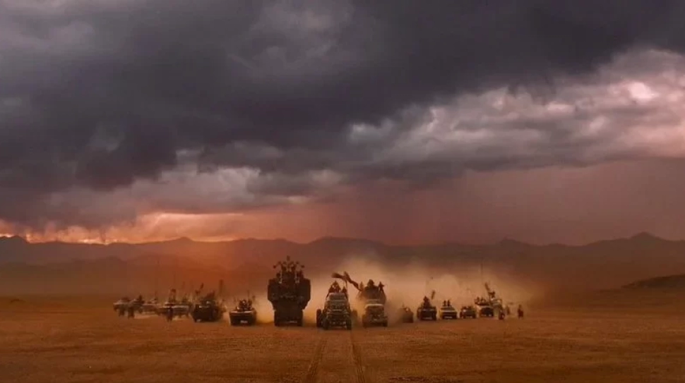 extreme-long-shot-mad-max-03-44a21d82-2cf3-4333-b9f1-badd33bc0b9b